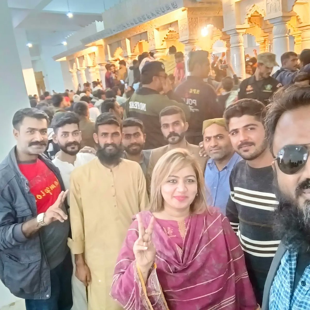 sallah_solangi's tweet photo. پاکستان کی تاریخ کا سیاہ دن 💔
پاکستان کی ماں، بہن اور بیٹی کو ہم سے بچھڑے 16 برس بیت گئے۔
شہید رانی محترمہ بینظیر بھٹو آج بھی ہمارے دلوں میں زندہ ہیں 😔🇱🇾 !
@BBhuttoZardari @SaeedGhani1 @murtazawahab1 @AseefaBZ @shehzadmajeedpp https://t.co/XRT8kHhZW6