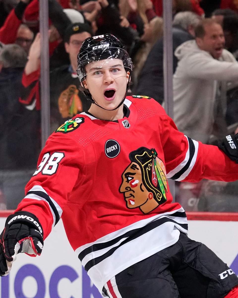 NHLBlackhawks tweet picture