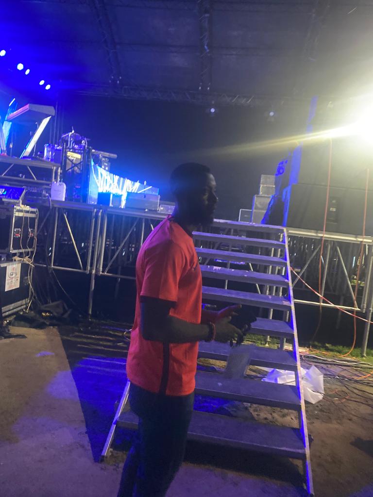iamozbit's tweet photo. Thank you Jesus π
I just love to manage the stage and make sure things go well ...
God bless all the art ;
Runtown
Cavemen
2slik
Magnito
We had fun
#christmasinportharcourt
#Christmas #ozbit https://t.co/UISxDCfsy8