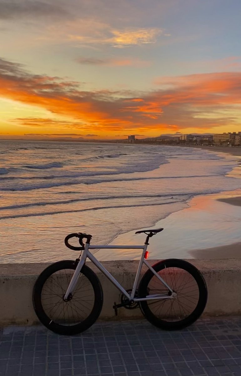 BikingJapan's tweet photo. https://t.co/9CtrMOGvuF
スペインの冬のサンセットライド
#Bicycle #Bike #FixedGear #FixedGearBicycle #FixedGearBike #サイクリング
#FixedGearBicycle https://t.co/BaiDxVDQ6G