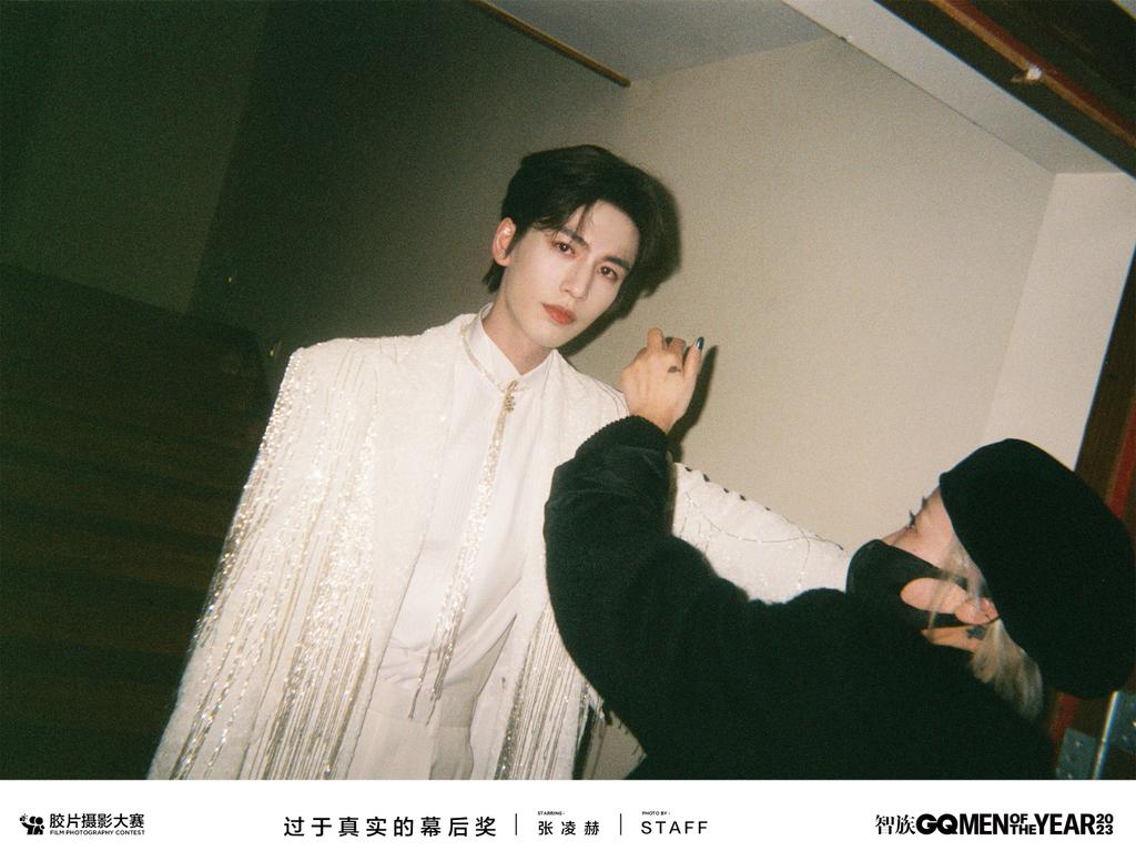 •122823• 智族GQ weibo update 📸 (1)

GQ China shares new pics of #zhanglinghe for GQ Men of The Year 2023

#张凌赫 #ZLHxGQMOTY2023