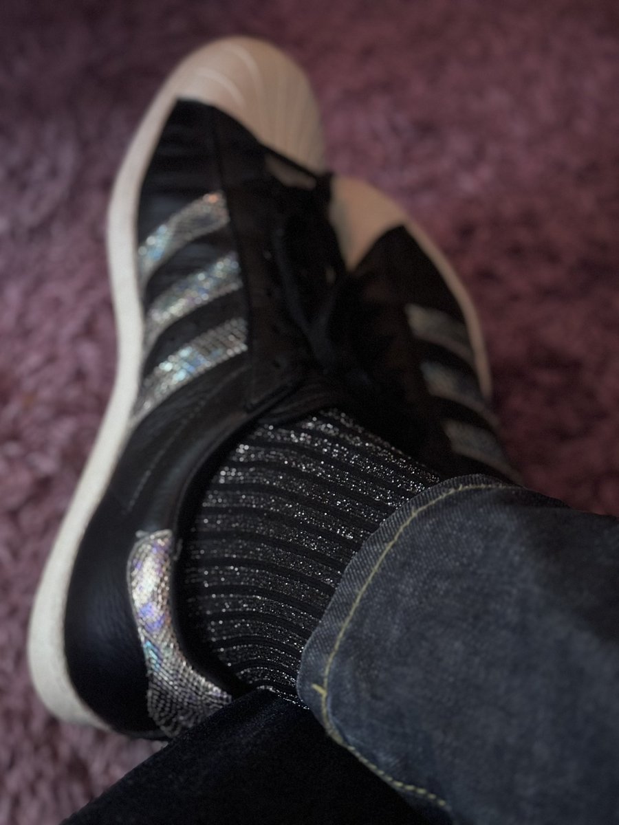maickel1979's tweet photo. Na een nacht met medicatie en ruim 8 uur slaap ben ik weer wakker en aangekleed
Zwart / glam en Calvin Klein
HEY YOU , FIJNE LAATSTE DONDERDAG VAN 2023 โจ
#fashion #adidassuperstar #glittersocks #gay #CK #CalvinKlein #adidas #socks #sneakerhead #sneakers #whitesocks /// https://t.co/N6xcoeFfOn