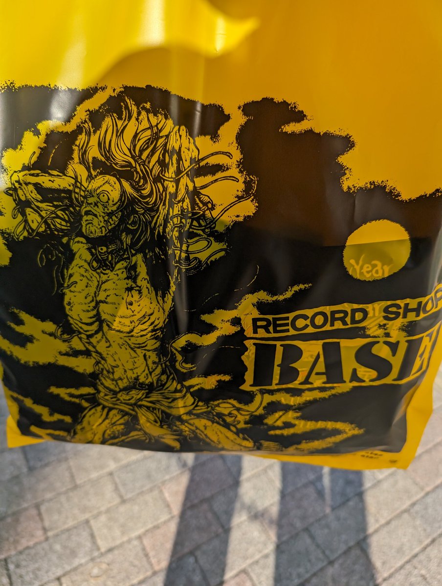 NYHCSWORNENEMY's tweet photo. 高円寺でCOMESのマーチャンダイズゲット💪✨😎いい時代なったなあ~昔の音源やらT👕が定価で手に入るんだから😆 #THECOMES #COMES #高円寺 #レコードショップベース #RECORDSHOPBASE #ハードコア #ハードコアバンド https://t.co/E9HqGCeWME