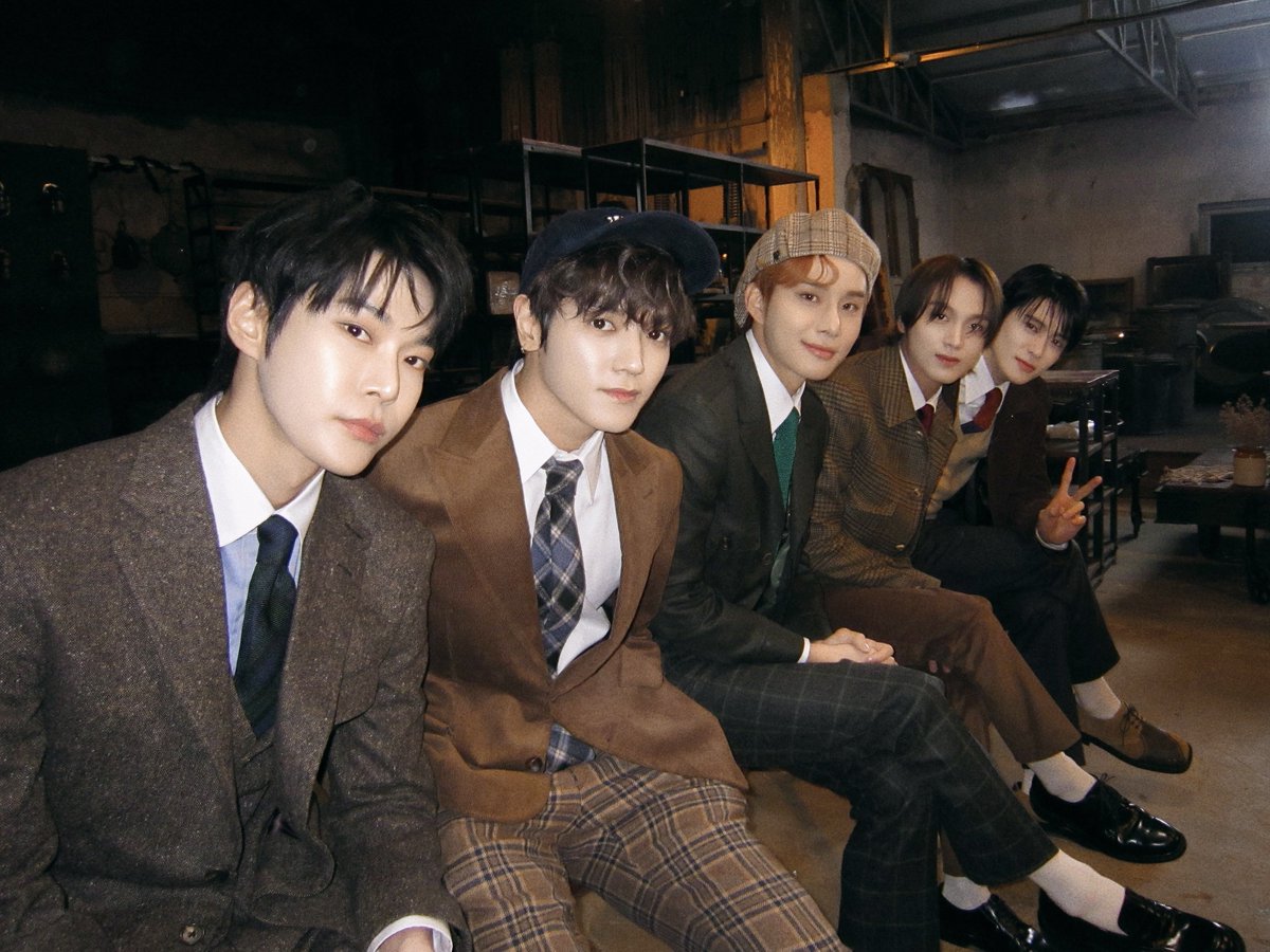 NCTsmtown_127's tweet photo. 🪑🐰🌹🐶🐻🍑👞

#DOYOUNG #TAEYONG 
#JUNGWOO #HAECHAN #JAEHYUN 
#NCT127 #BeThereForMe
#NCT127_BeThereForMe https://t.co/G7vbpVl25j