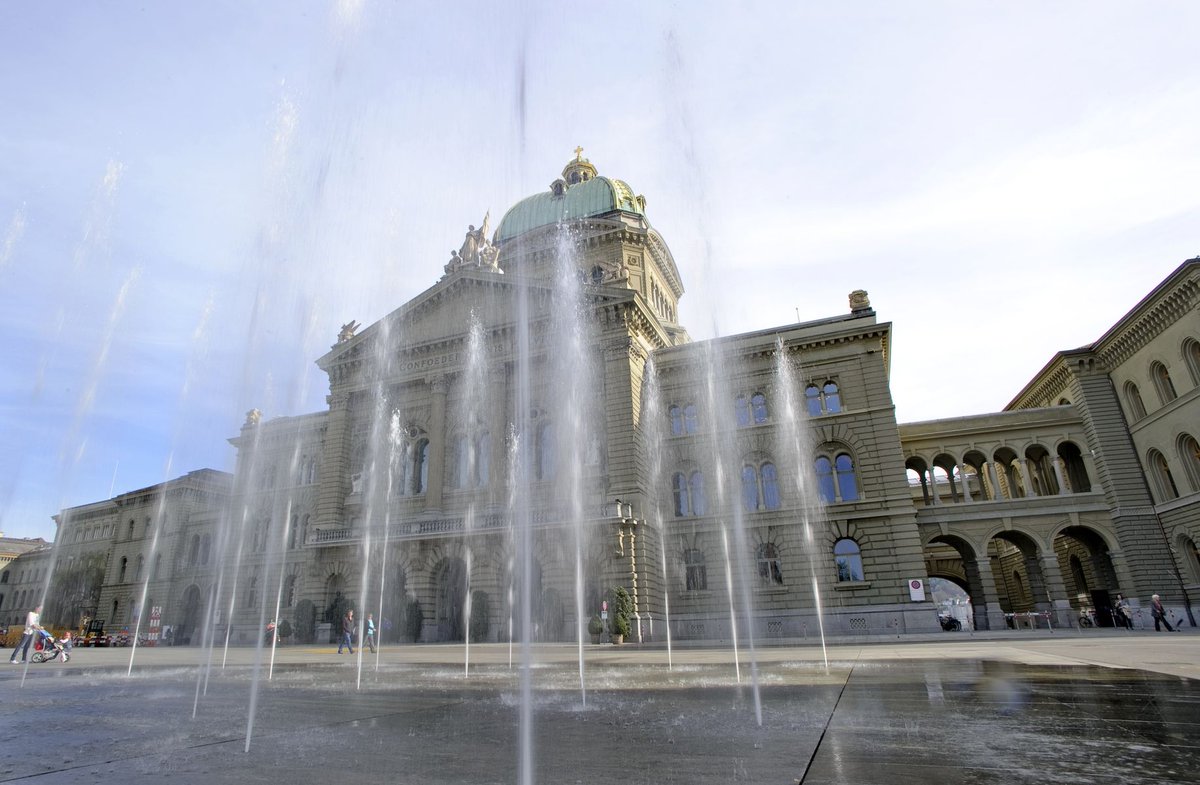 Am 1. Januar treten im #VBS drei neue Verwaltungseinheiten in Kraft: das Staatssekretariat für Sicherheitspolitik #SEPOS, das Bundesamt für Cybersicherheit #BACS und das #KommandoCyber innerhalb der #Armee. Mehr erfahren ➡️ bit.ly/48bUj9e