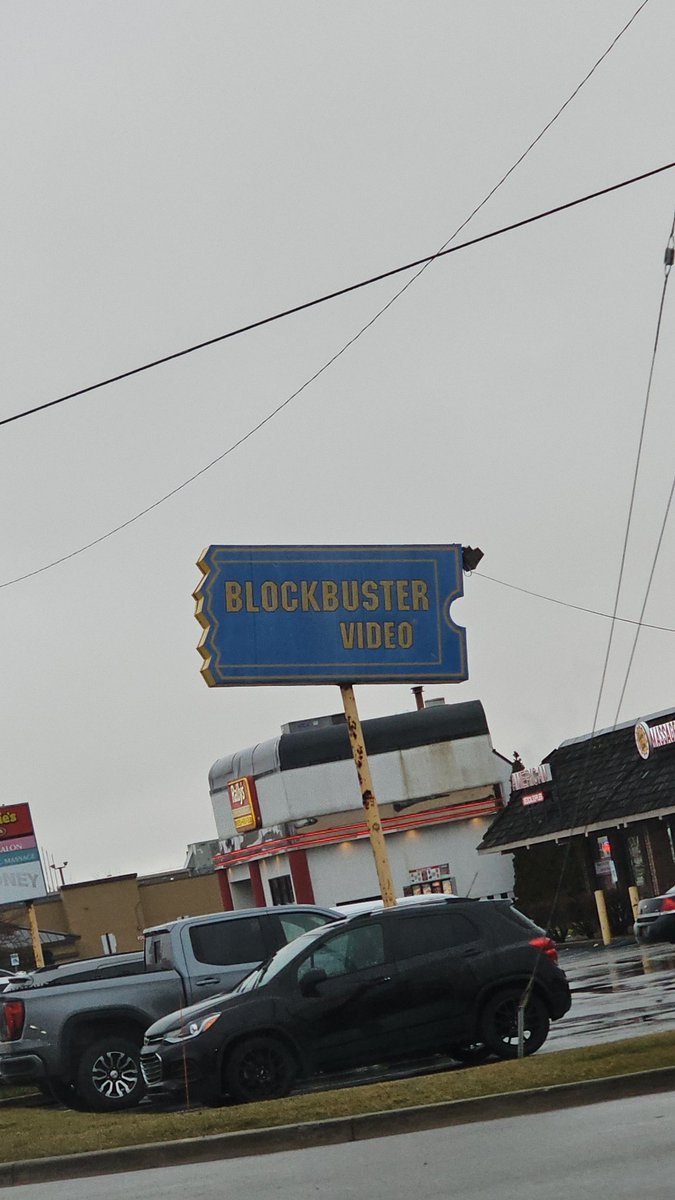 TheRealMedicCJ's tweet image. Saw a rarity today in the wild. #Blockbuster #Blockbustervideo
