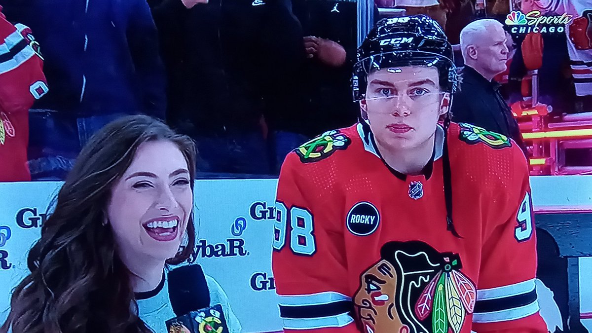 sidkid80's tweet photo. The ROAR has definitely returned to the United Center thanks to Connor Bedard.....MIC DROP π€! ππππ¨ππ₯ #Blackhawks #WPGvsCHI #NHL #HAWKSWIN #HockeyTwitter #ColdSteelOnIce #RedMachine #MadhouseOnMadison #HockeyProdigy https://t.co/sKqhg3ypFg