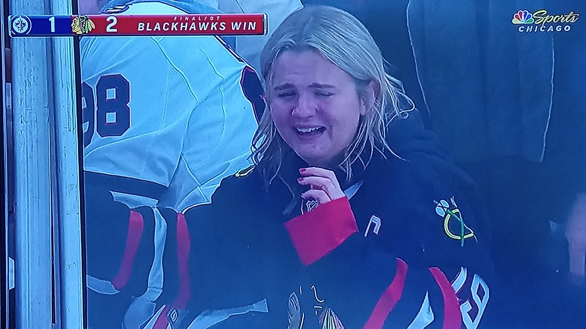 sidkid80's tweet photo. The ROAR has definitely returned to the United Center thanks to Connor Bedard.....MIC DROP π€! ππππ¨ππ₯ #Blackhawks #WPGvsCHI #NHL #HAWKSWIN #HockeyTwitter #ColdSteelOnIce #RedMachine #MadhouseOnMadison #HockeyProdigy https://t.co/sKqhg3ypFg