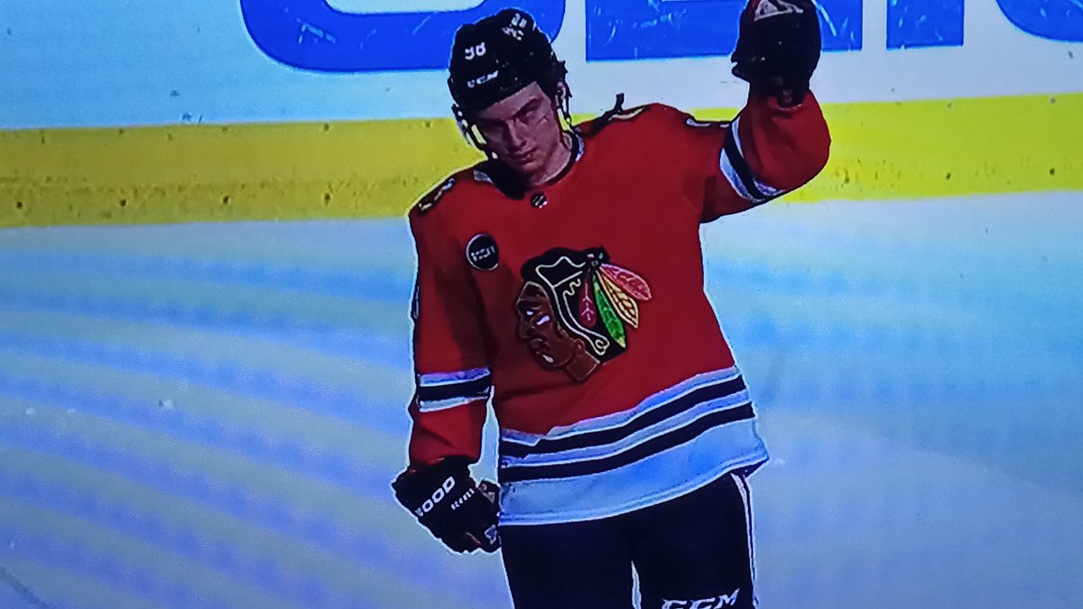 sidkid80's tweet photo. The ROAR has definitely returned to the United Center thanks to Connor Bedard.....MIC DROP π€! ππππ¨ππ₯ #Blackhawks #WPGvsCHI #NHL #HAWKSWIN #HockeyTwitter #ColdSteelOnIce #RedMachine #MadhouseOnMadison #HockeyProdigy https://t.co/sKqhg3ypFg