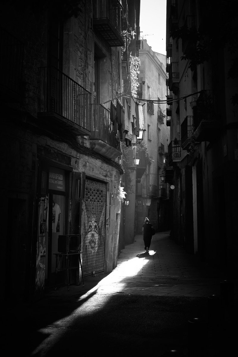 Light makes its way through narrow alleys

📸 Fujifilm X-T4

📷 Fujinon XF 35mm F2 R WR

⚙️ ISO 160 - f/4.0 - Shutter 1/500

#StreetPhotography #BlackAndWhitePhotography #storytelling #FujifilmXSeries