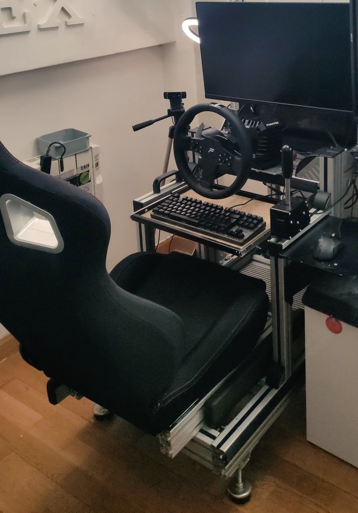 Rulink007's tweet photo. Nuevo comunicado!! 
Buenos y malos días, por motivos personales voy a dejar el mundo sim-games, la jefa me dio un ultimátum.
Vendo todo los interesados MD.😢 https://t.co/DG8jKASf3c