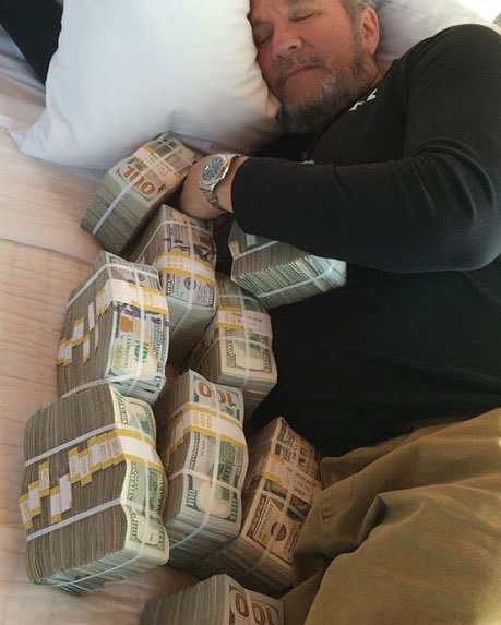regulovalentin's tweet photo. Si me pagaran por cada vez que pienso en renunciar https://t.co/X5J8ndu6Nm
