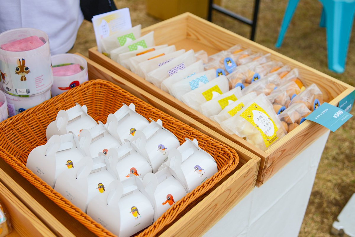 Tonttu_fes's tweet photo. 【トントゥフェスティバルを振り返ろう！📷】

〜マルシェ&amp;フードエリア/小物・雑貨販売〜

全国の施設で作られた小物や雑貨も販売されました。時間をかけて作られたハンドメイドアクセサリーや丁寧に織られた織物などからは、温かみやクリエイティビティが感じられました🌟

#トントゥフェスティバル https://t.co/Oor20OTpps