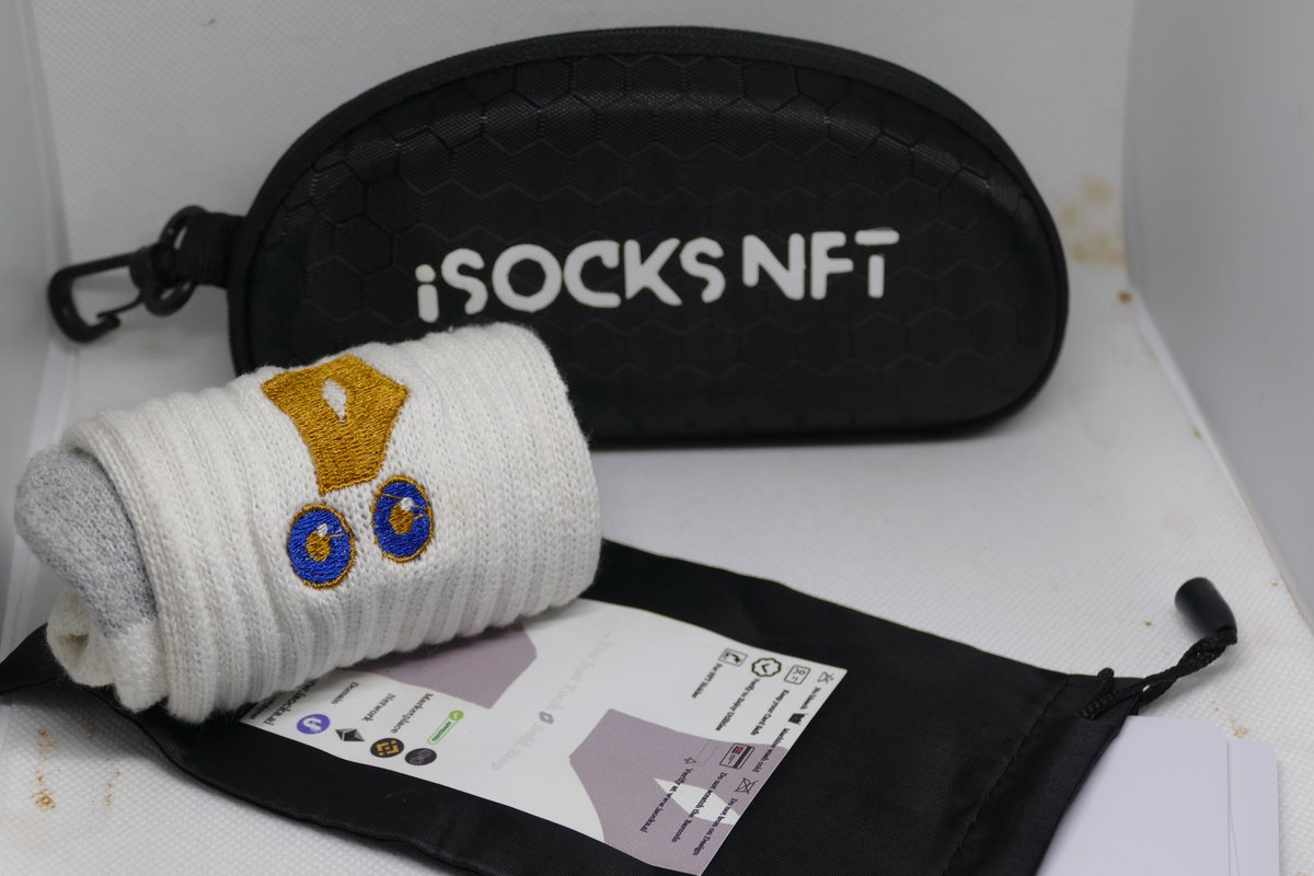 Whether it's coffee, wine, or any other daily mishap, iSocks users can confidently step through their day with the assurance that stains won't linger for long.