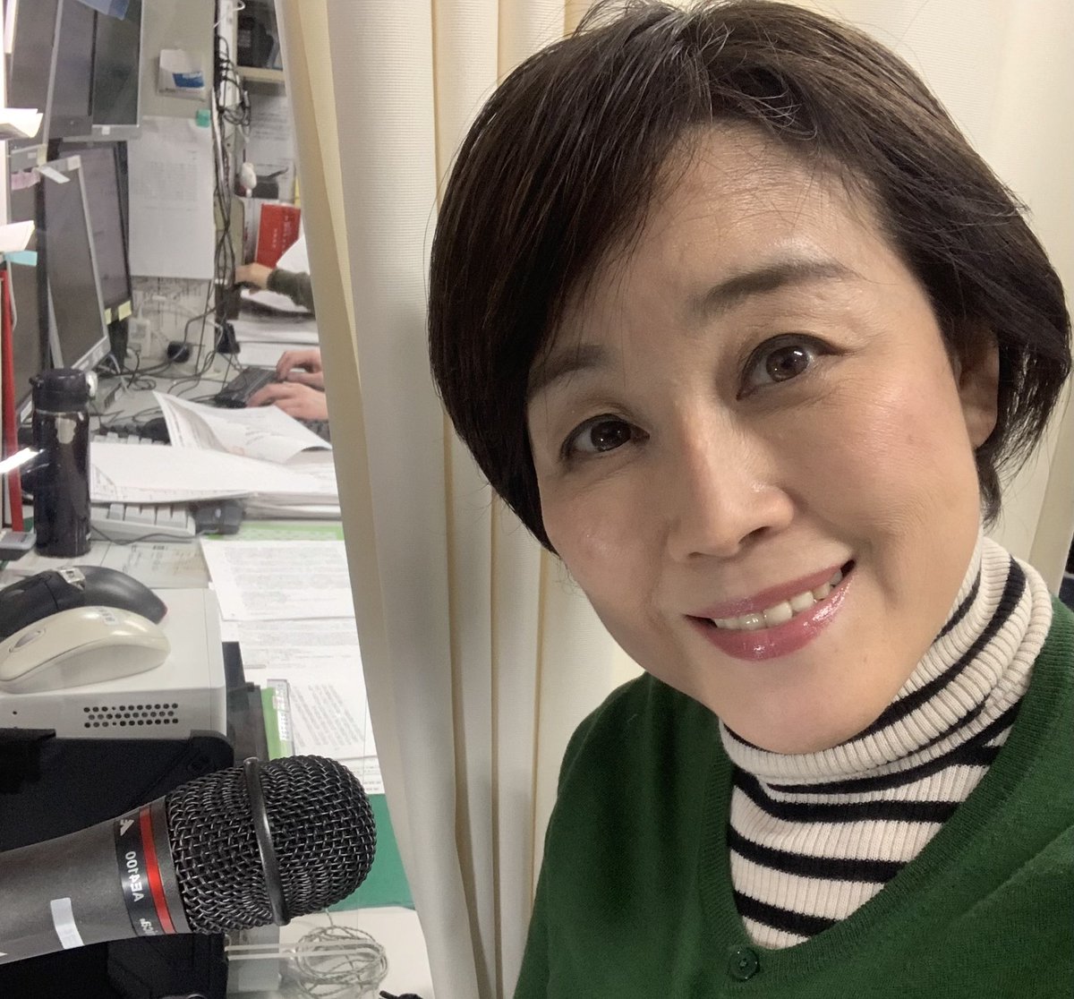 kaorisekioka's tweet photo. 今年最後の📻ニュース担当終了。
この後17:45〜は 

笑い飯哲夫の #ニュースシャワー 年末ＳＰ‼️

2023年ニュース振返りや神戸学院大学現代社会学部の中野雅至教授の深い解説、ネイビーズアフロ皆川さんの拘りとたっぷり爆笑の２時間40分。
#哲夫 さんのひけらかし幾つ出るかな😁
聴いてくださいね❗️ https://t.co/sAYuzNtZBo