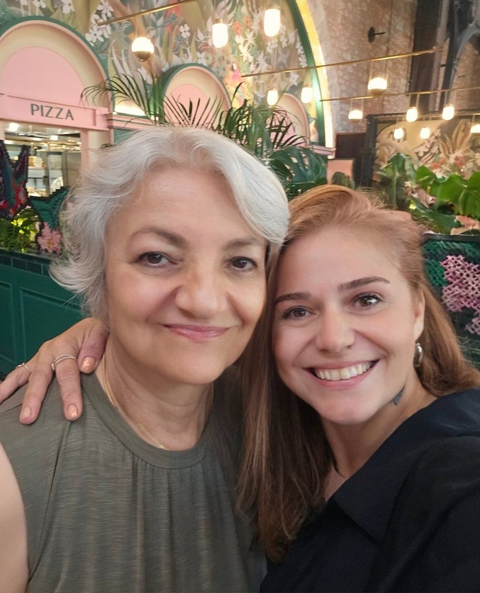 oncasadiye's tweet photo. Kendisi beni 11 yaşımdan itibaren büyüten, bana emek veren, fazlaca sabır gösteren, beni kendi evlatlarından daha değerli hissettiren, yüreğine, mantığına, vicdanına hayran olduğum kadın. Bu hayattaki şansım Semroşum, yengem İyi ki doğdun, iyi ki varsın canımıniçi. #iyikisen https://t.co/7MGSszCcTk