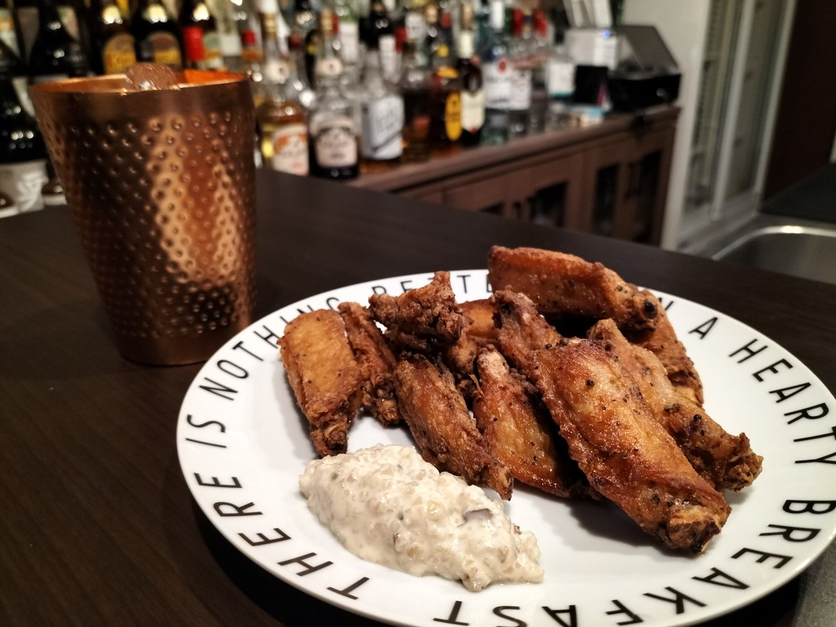 selfcocktail's tweet photo. 閉業１日前
恥ずかしながら、昨日はお客様0でした
昨日の新メニューは私一人で晩酌としていただきましたが、めちゃめちゃハイボールに合いますよ
本日はご予約も１件ある為、売上は０ではないので少し安心してます
テーブル席は空いてますので、ご来店お待ちしております。
#相模大野　＃ハイボール https://t.co/myVjkoyzLz
