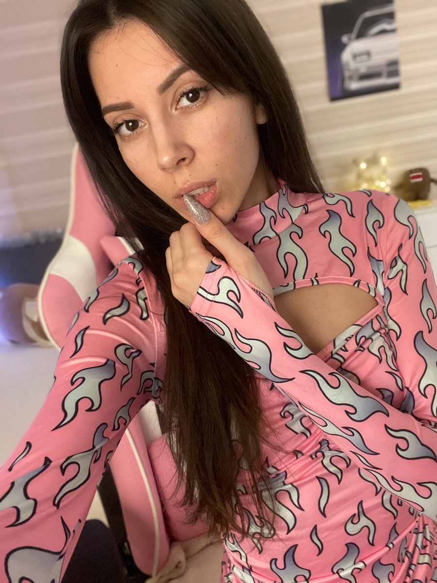 onlyAshleyqueen's tweet photo. Guys, I have a pink surprise today)) https://t.co/MnyrqgU4Su