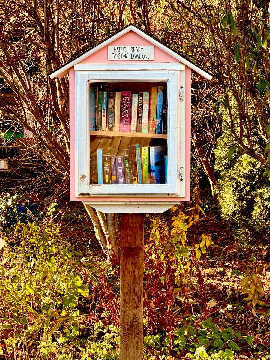 Small town things… 
Library
Take one Leave one
#Mission #lovewhereyoulive 
#SmallTownThings 
#library