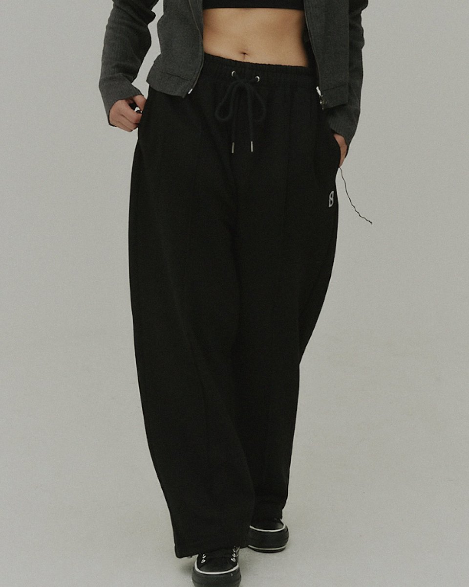 DawnsDust's tweet photo. DAWN’S DUST 2023 FW COLLECTION
•Cut-out String Cardigan(Charcoal)
•Logo String Sweatpants(Black)

#던즈더스트 #dawnsdust
https://t.co/o4t6aO1ol8 https://t.co/4DU9IztJss