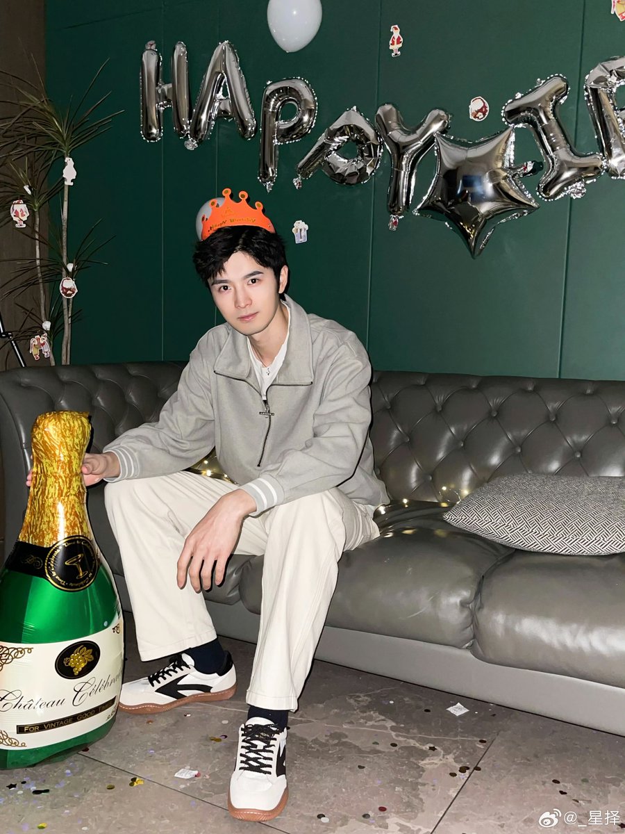 dramapotatoe's tweet photo. #XingZe celebrates his 28th birthday https://t.co/EL79d2AluK