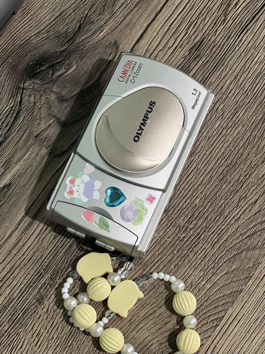 gardenmails's tweet photo. wts lfb ph

꒰ olympus camedia c-1 zoom ꒱

👒 ₱3150 + 15 pf
🍥 vintage output 
🍀  8/10 cosmetics
🎀 inclus : unit, rechargeable batt, charger, xd card, card reader

issue:
– sometimes nagloloko when zoomed but u just need to restart the cam
– japanese language (easy to learn) https://t.co/pR6hkNJX8y