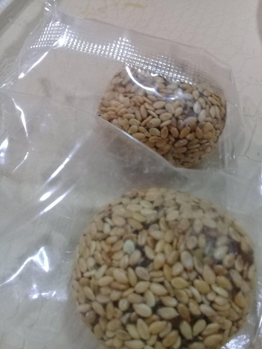 Fa64Ali's tweet image. تمريه بالسمسم وداخلها هرده حبيتها
ادور عليها بالبحرين من أمس😍👌