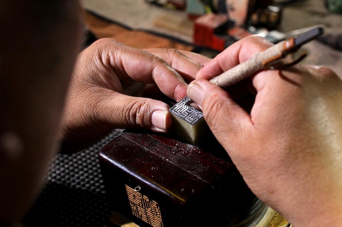 iShandong's tweet photo. The photos below capture artisans in Linqing, @iLiaocheng, #Shandong, preserving and passing down traditional skills from their forefathers. They stand as custodians of our cultural heritage, safeguarding the essence of our traditions. #ShandongCulture #AmazingPeopleInSD https://t.co/DK01cg3KT4