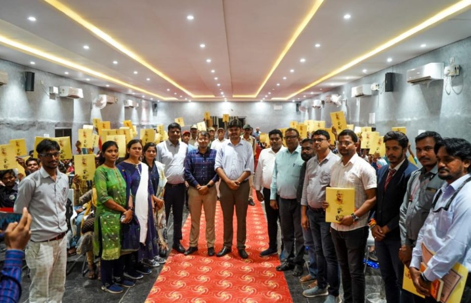 SLSVPurpose's tweet photo. This Young IAS Officer Bridged Gap Between Job-Seekers and Job-Givers, Provided Over 800 Jobs
https://t.co/V87zrrETcw
#SLSV #SLSVpurpose #JobOpportunities #SashaktYuvaSashaktMungeli #AkankshaInitiative
#IASInAction #EmploymentForAll #JobSeekers
@rahuldeoias @IASassociation https://t.co/ac7pIymXak