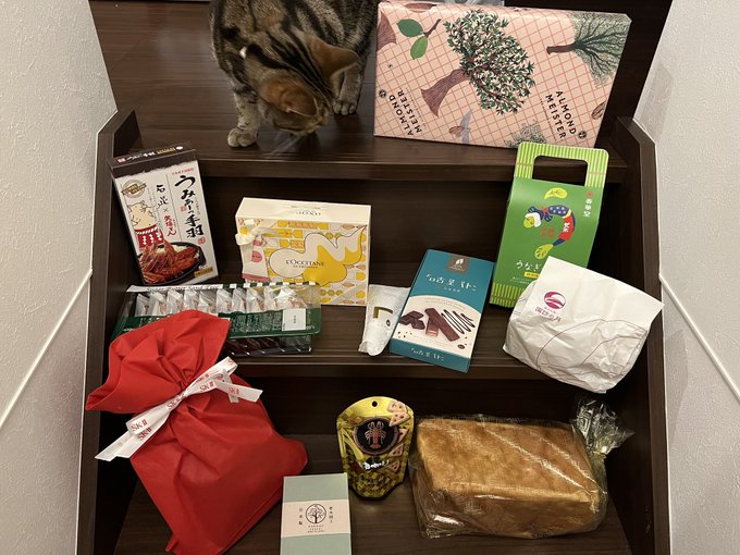 先日は「スナックあゆみ｣にご来場いただきありがとうございました✨️ クリスマスプレゼントもお土産も沢山✨️ 最後の集合写真しかとれませんでしたが、範田紗々ちゃんはじめ沢山の方々にきていただけでてめちゃくちゃうれしかったです✨️&hellip;