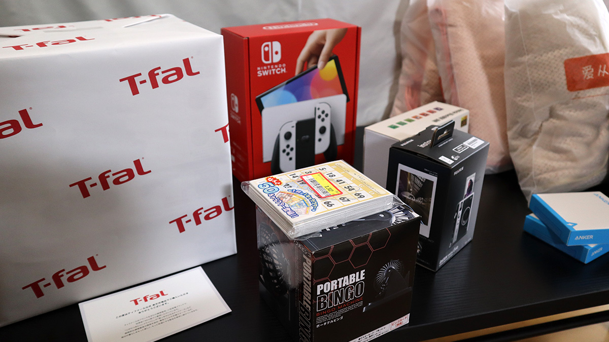 co_goods_'s tweet photo. ----先日の一コマ----
社内で忘年会が開かれました✨

ビンゴ大会では、ゲーム機やキッチン用品のセット、カメラなどの超豪華な景品が並び、とっても盛り上がりました🤩🔥

（たくさんの料理＆スイーツたち♪美味しく頂きました😚） https://t.co/lMlRpXINNX