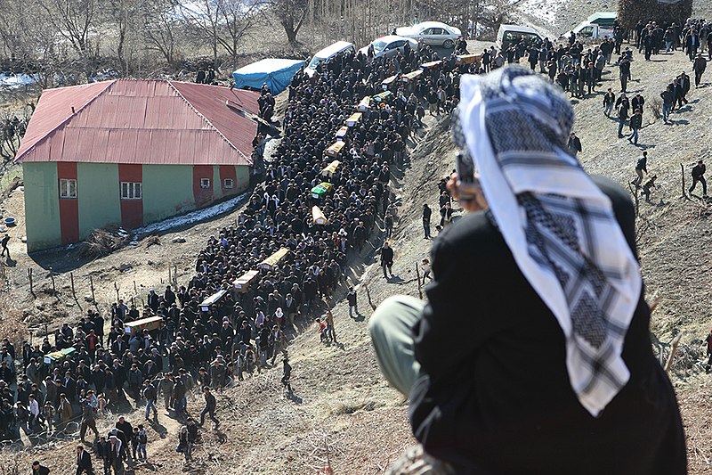 DEMGenelMerkezi's tweet photo. #Roboski 12 yıldır adalet bekliyor. Ülkedeki herkesin vicdan muhasebesi yapması gereken katliamın failleri gizlendi.

34 sivil, savaş uçaklarıyla bombalandı ama tek bir sorumlu yok. 

Faillerin açığa çıkarılması için mücadelemiz sürecek. https://t.co/ib7VYn5WGM