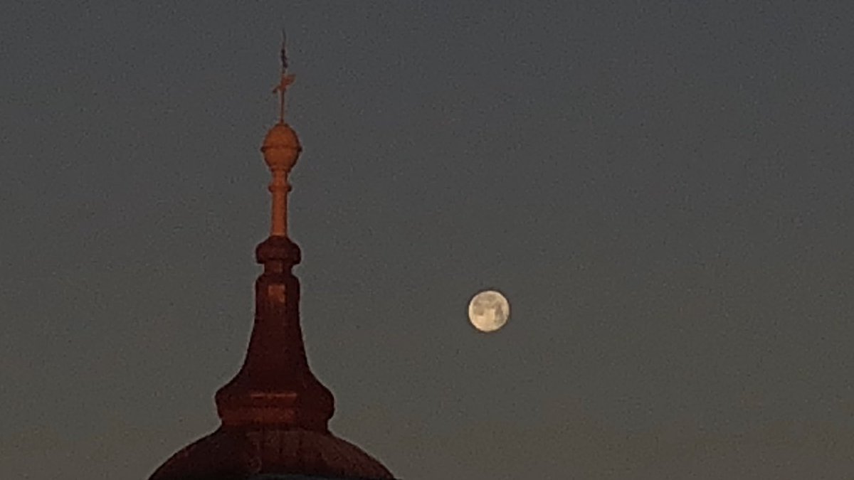 goettweig's tweet photo. Hinter uns geht die Sonne auf https://t.co/MHUCht0nvB