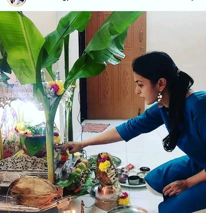 मन्दिर को दैलो बाट देउतालाई भाकेर
फर्कन्छु सातै जुनी तिमीलाई मागेर😍