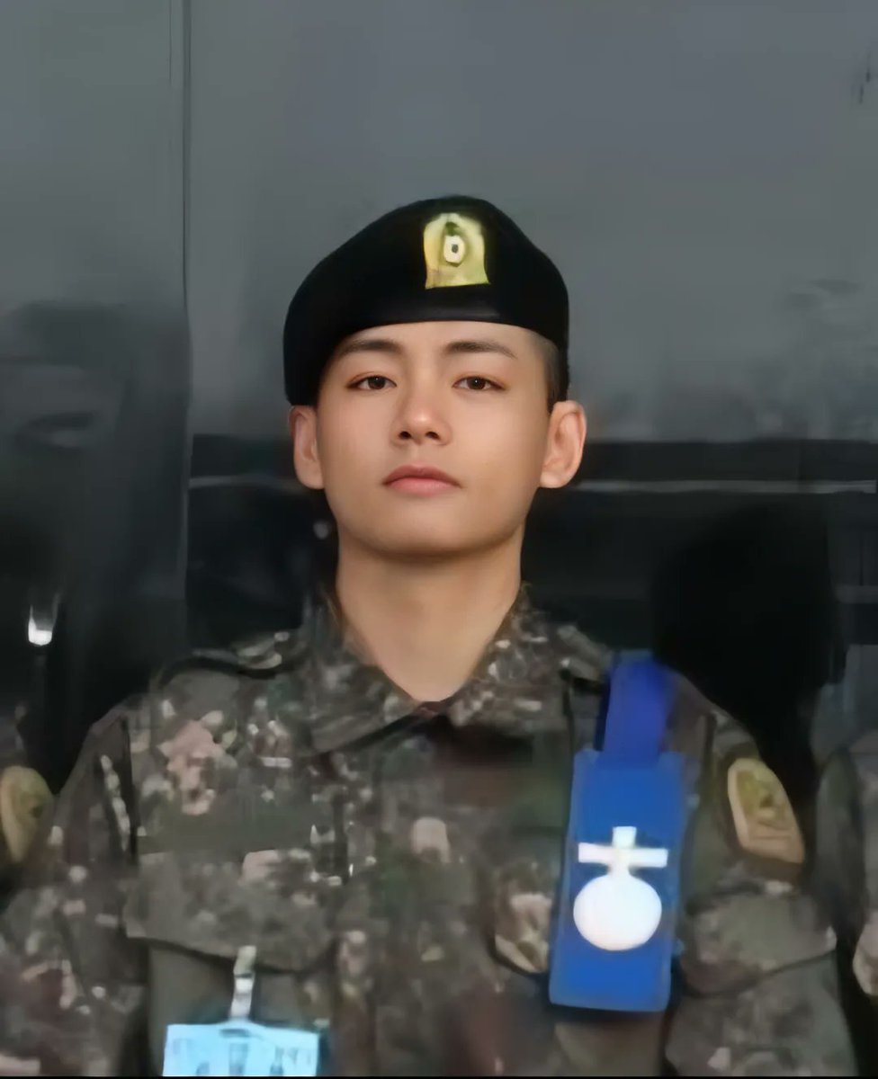 thvjk959's tweet photo. taehyung first military picture🥺
#김태형 #뷔 #방탄소년단뷔 #V https://t.co/3GEflS8iQg