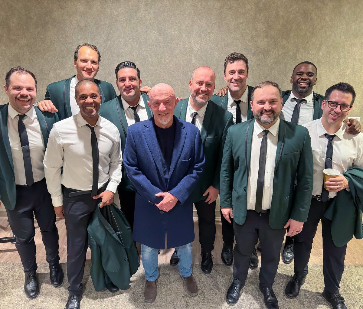 SNCmusic's tweet photo. It was an honor to have the legendary actor, Jonathan Banks, attend our show tonight in Thousand Oaks, California. We also must mention he is a fellow @IUBloomington graduate!

#StraightNoChaser #SNCmusic #IndianaUniversity #Hoosiers #BreakingBad #BetterCallSaul #MikeEhrmantraut https://t.co/BhPtk6Wie9