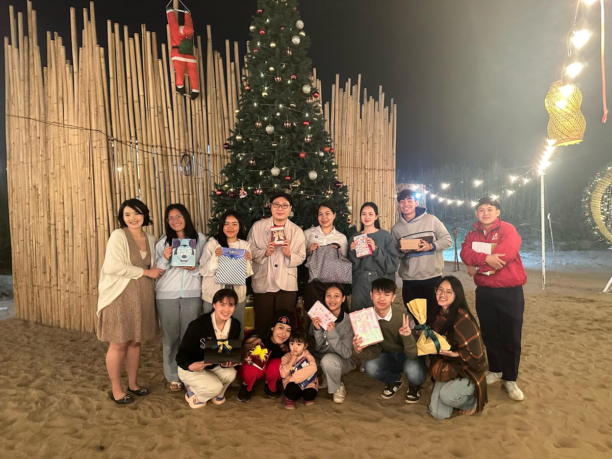 With the lovely team of Econox Laos and some of our Youth Wildlife Ambassadors.  

I am grateful to be among amazing people and blessed to keep learning more from them everyday. 

Happy New Year from us to all🎁