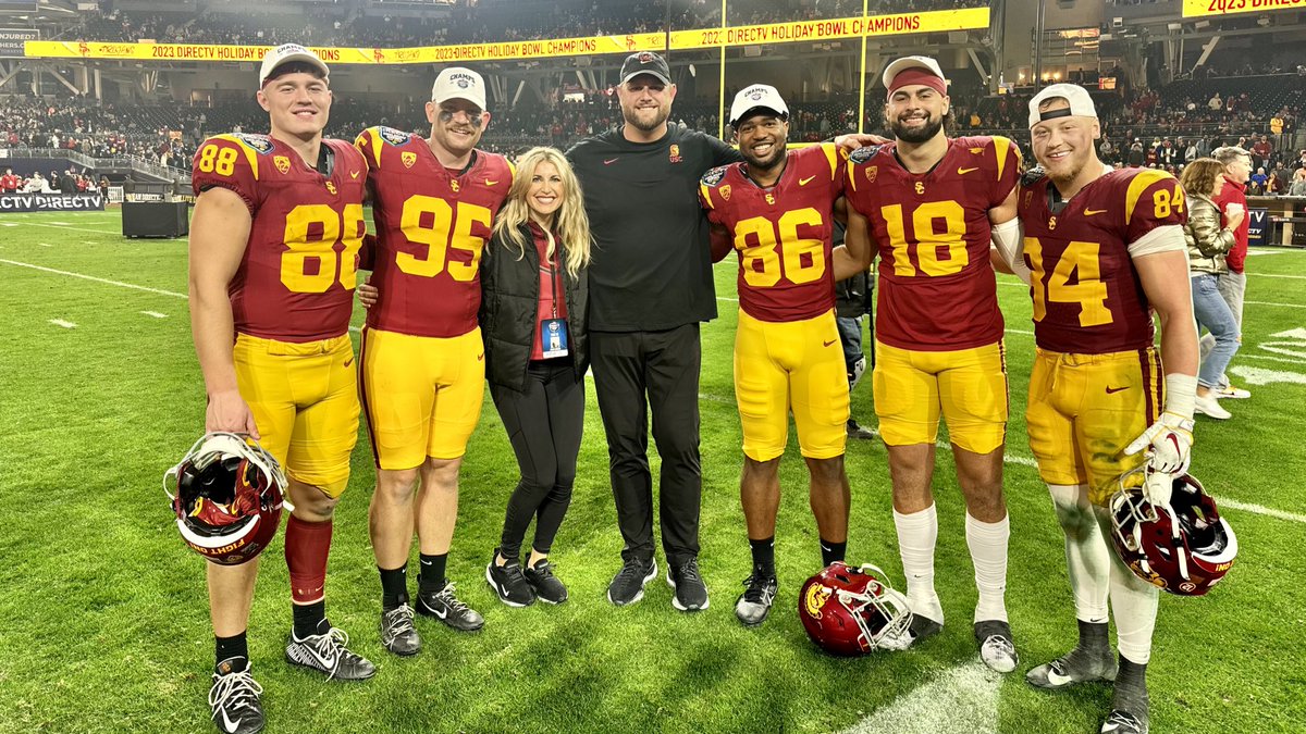 Holiday Bowl Champs! 🏆

Great team win-

So proud of and grateful for this special group!

#FightOn✌️