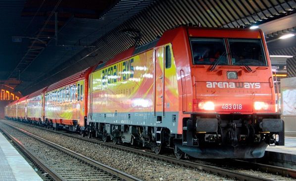 SaveATrain's tweet photo. Colorful - https://t.co/NJeUtcOKHi #colorful #passenger #mainline #trains #privateoperator #italian #railcorridor #Arenaways #Milan #Rogoredo https://t.co/9kVjb7BhJj