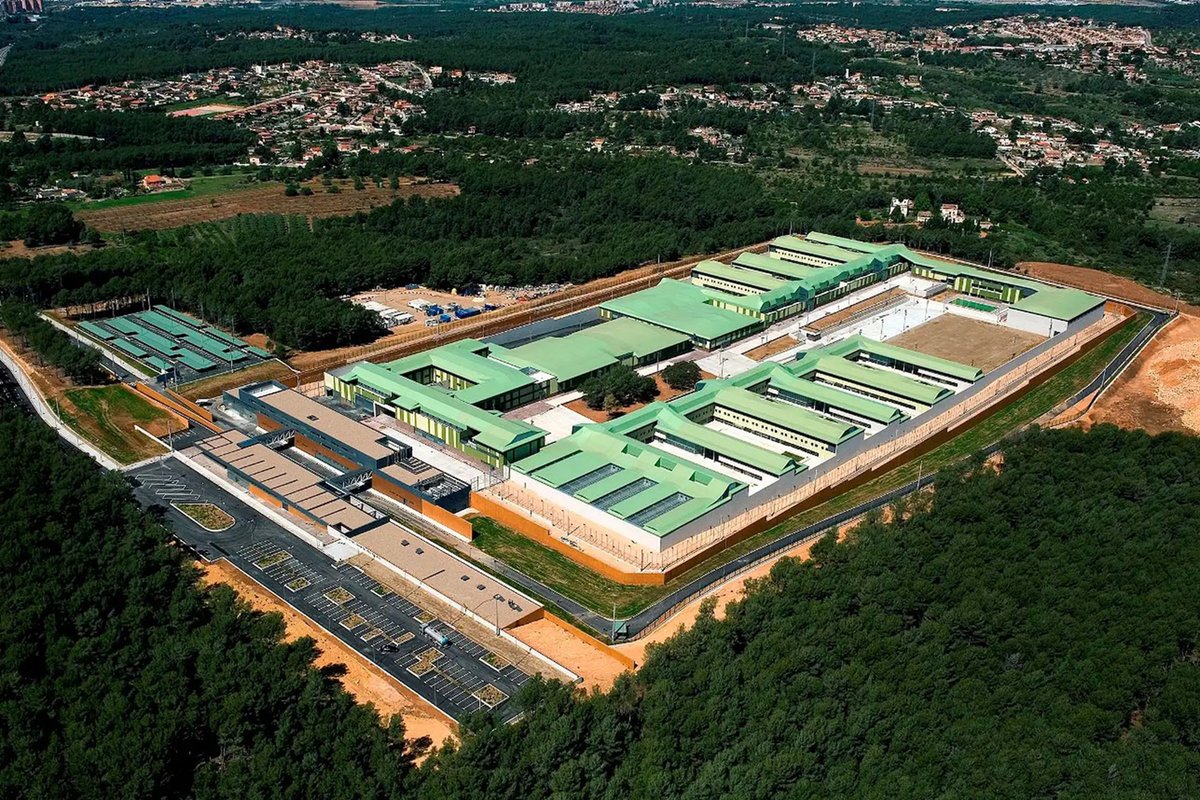 La_Directa's tweet photo. #PRESONS | Un fons d'inversió nord-americà assaja un sistema d'#IA per controlar la població presa a Catalunya https://t.co/st7aBR6Cuz L’empresa adjudicatària és Inetum, propietat de Bain Capital que inverteix en indústria militar i ha donat suport a Israel. Per @gemma_g_fabrega https://t.co/91ylHP7fT1