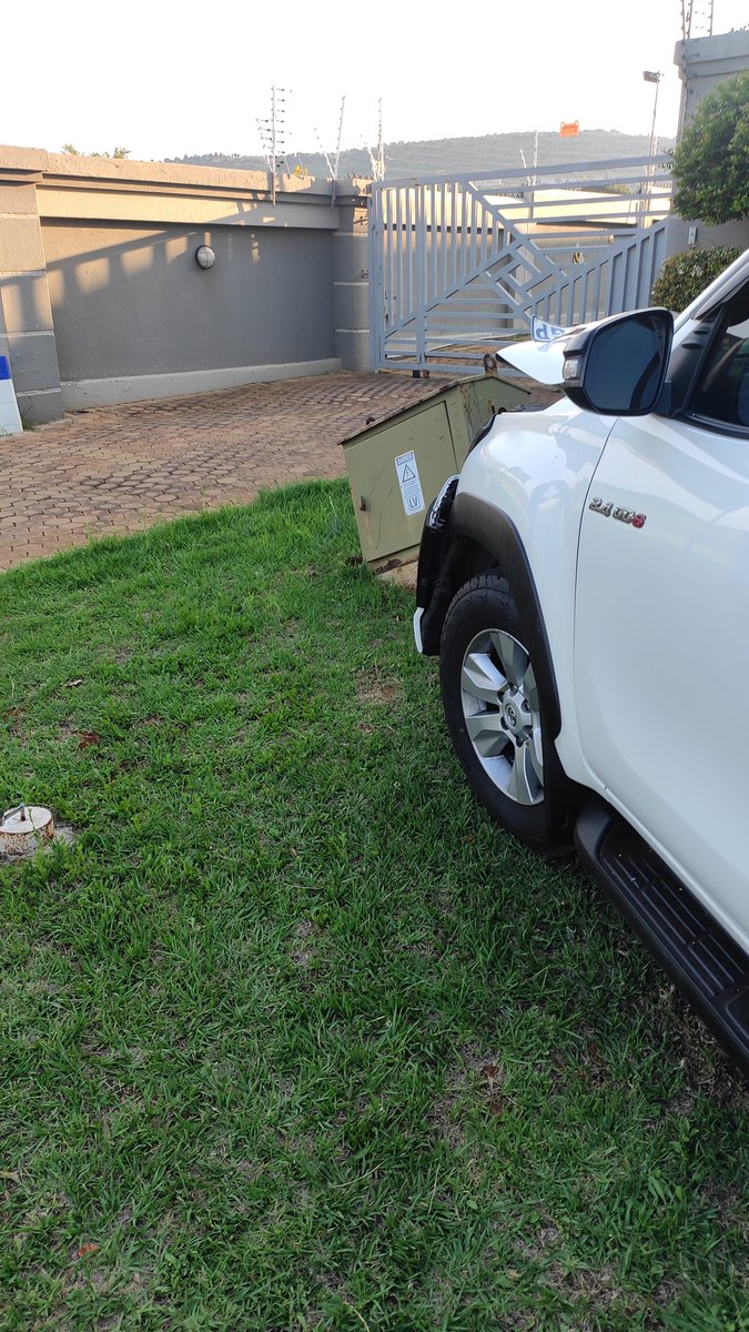 JshGreen's tweet photo. @CityPowerJhb Could we kindly be assisted with this situation we've had since Christmas Eve , logs have been filed but still no response, this is in Hole-in-one avenue, Ruimsig. 
It's been 6 Days now!!!! https://t.co/Q60kTBwYPU