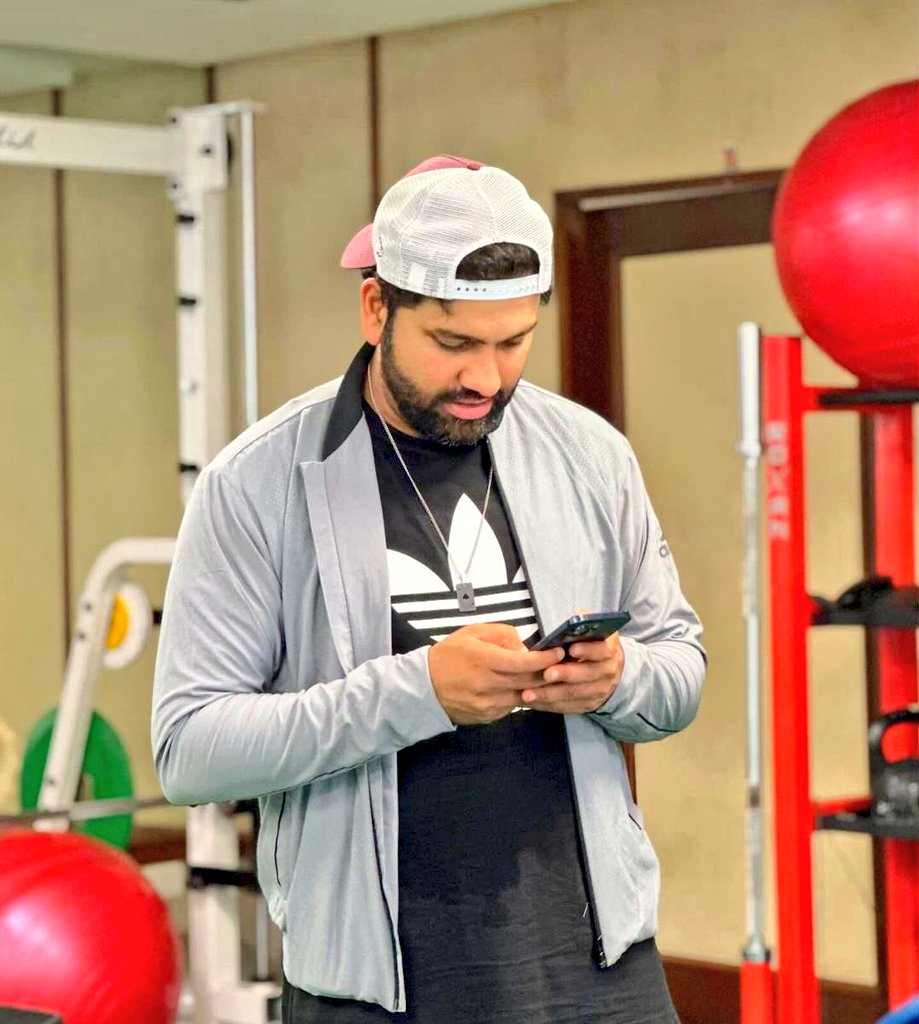 Mast_98's tweet photo. One dish : GULAB jamooN
One Singer : KaNvar GreWAL
One Actor : Rajkumar
One Actress : kaitrina
One Place : AYODHYA
One Game: Cricket
#One_Cricketer : #Rohit
One Movie : Ishqzade
๐ฅ๐ญ๐ซ๐ฟ๐ฅ๐ฅ
#oncricketer https://t.co/I0u8fDKsZH