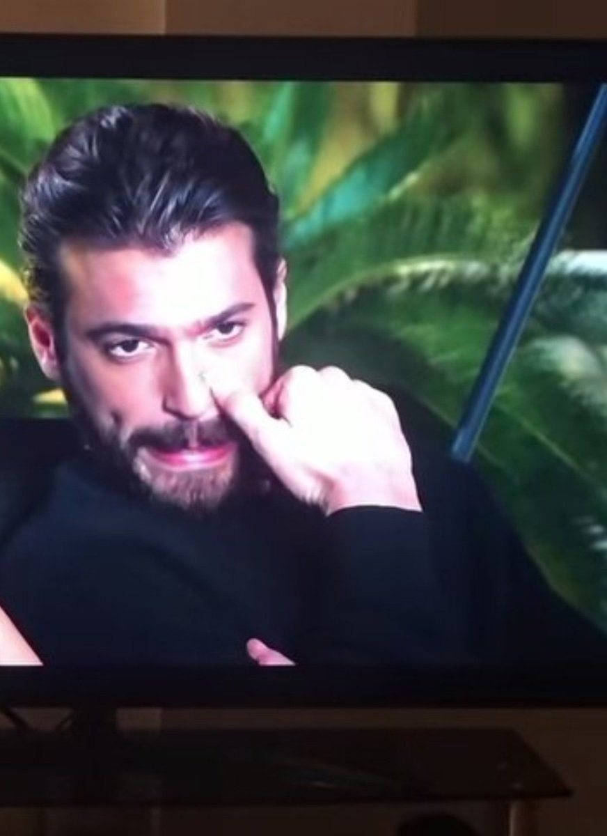 Aleb34358667's tweet photo. Chissà quanti avranno fatto la stessa espressione di #CanYaman guardando #VCIM
Il fatto sorprendente è uno, arrivare sugli schermi turchi con un prodotto italiano,se non lui chi!? Il proprio paese è importante per ogni persona e penso che per Can sia stata una soddisfazione! https://t.co/jusRZfkw3w