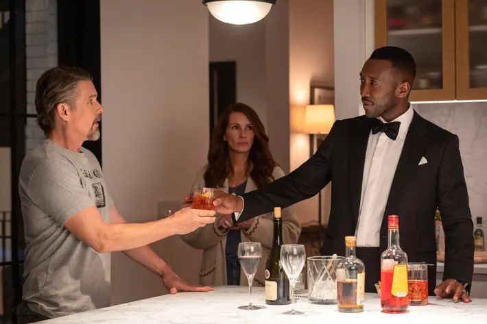 serzheeoo's tweet photo. Long shot here but can anyone ID these bottles? I’ve been trying to figure out what drink he made. Any help appreciated! #Cocktail #leavetheworldbehind https://t.co/3OwioE8Xni