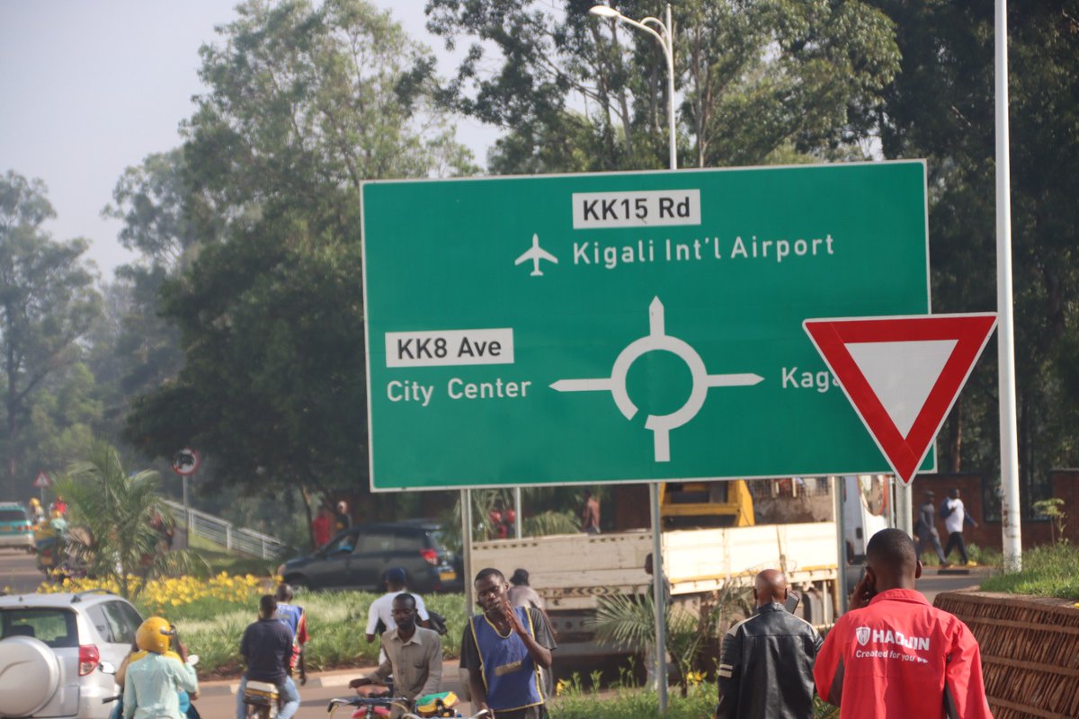 GSF_RC's tweet photo. Umwiherero wacu urakomeje, duhagurutse @GSF_RC, @Bugeseradistr twerekeza @RwandaNorth na @RwandaWest. Imbanzarugamba za @KicukiroDistr, Inshozamihigo za @Nyarugenge, Indengabaganizi z'impingane za @GasaboDistrict tubahaye yambu! Umwaka mushya muhire wa 2024!

#UrugendoRuhire https://t.co/bjFkuekMKw