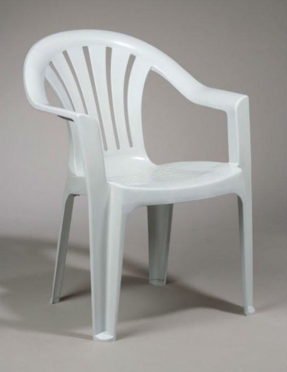 CorseNiMp's tweet photo. Personnalité corse de l'année 2023 : et si c'était une chaise en plastique ? https://t.co/Nax6cTlPK4