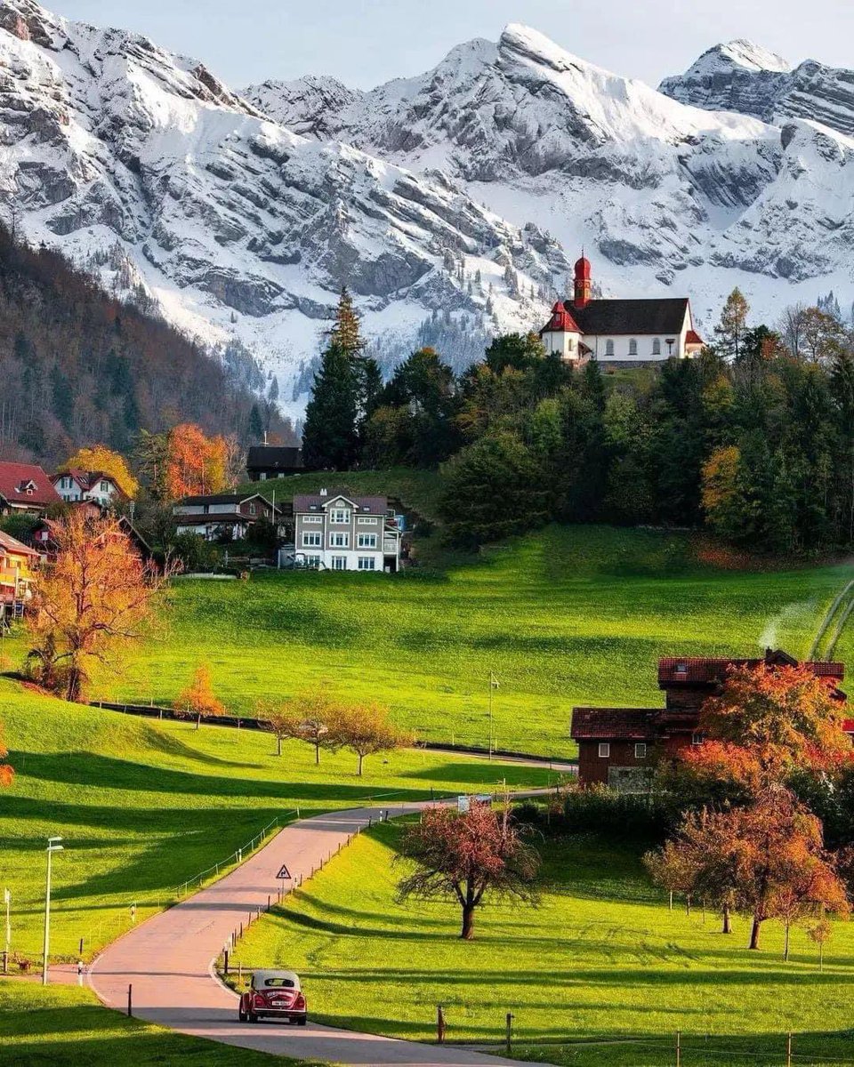 ❄️❄️🍁🍁🍂🍂 Houses at the foot of the Swiss mountains 🇨🇭🍁🍁🍂🍂❄️❄️
 
#KimYooJung #Top2000agogo #福袋のフリーレン #TravelTheWorld #viral2023 #Viral_Video