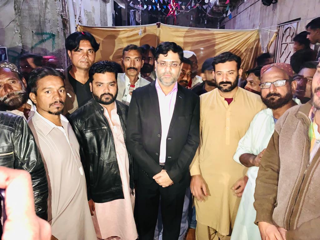 ElectionCellpp's tweet photo. سینٹ پال چرچ بلاک الیون جے اور  کیتھیلک چرچ میں توقیر احمد ، سیف میر، اسماعیل ، محسن ، سلیم قاضی اور دیگر کارکنان نے مسیحی برادری کے ساتھ کرسمس کا کیک کاٹا

@iDrAsim @BBhuttoZardari @FaryalTalpurPk @tauqeerahmedd https://t.co/yWMsIQYxWj