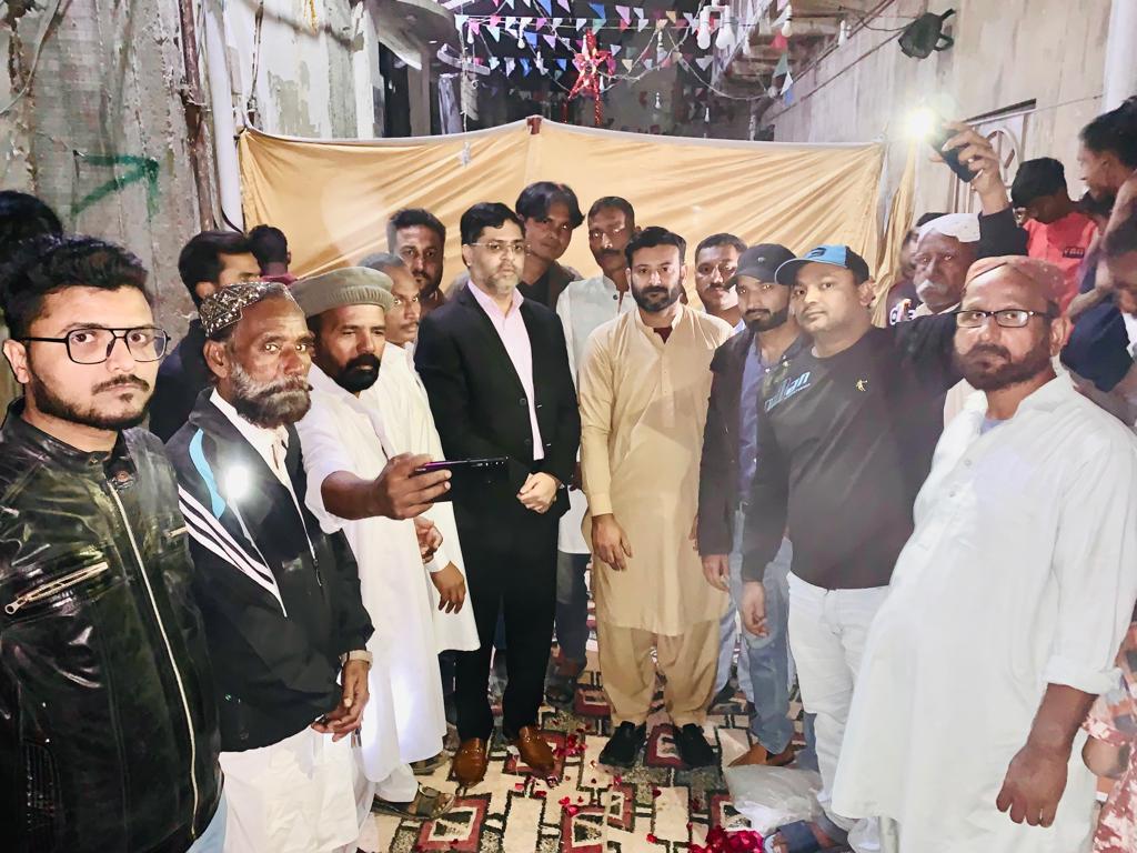 ElectionCellpp's tweet photo. سینٹ پال چرچ بلاک الیون جے اور  کیتھیلک چرچ میں توقیر احمد ، سیف میر، اسماعیل ، محسن ، سلیم قاضی اور دیگر کارکنان نے مسیحی برادری کے ساتھ کرسمس کا کیک کاٹا

@iDrAsim @BBhuttoZardari @FaryalTalpurPk @tauqeerahmedd https://t.co/yWMsIQYxWj