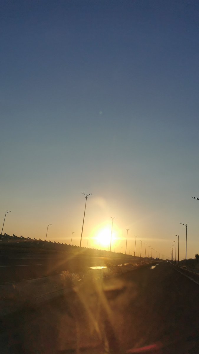 abofaisl13971's tweet photo. ما أجمل الصباح عندما نستيقظ من النوم، ونذكر الله الحي القيوم!
ما أجمل الصباح مع شروق شمسه، وضياء نوره!
الصباح ولادة للأمل، ويبعث فيك التفاؤل، ويدفع بك إلى العمل.
مع الصباح تفاءلوا خيرًا، وتوكلوا على الله فبكم وكيلًا، وبرزقكم كفيلًا. 

#صباح_الخير_والسعاده
#رسالة_اليوم https://t.co/2mFHnhPwp2